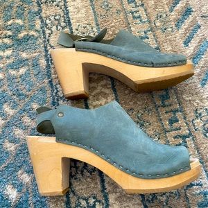 Bryr Clogs Size 7 - like new!
